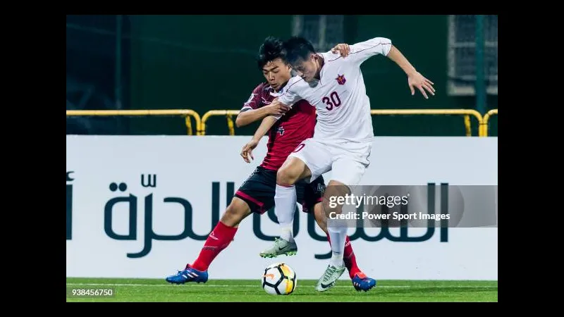 Cầu thủ của Taichung đang nỗ lực vượt qua đối thủ Hang Yuen trong trận đấu quyết liệt Cầu thủ của Taichung đang nỗ lực vượt qua đối thủ Hang Yuen trong trận đấu quyết liệt